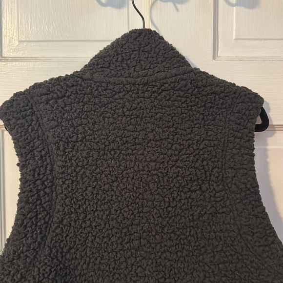 Aerie Cloud Sherpa Vest Flannel Button up with Pockets Size Medium Gray - Picture 9 of 12